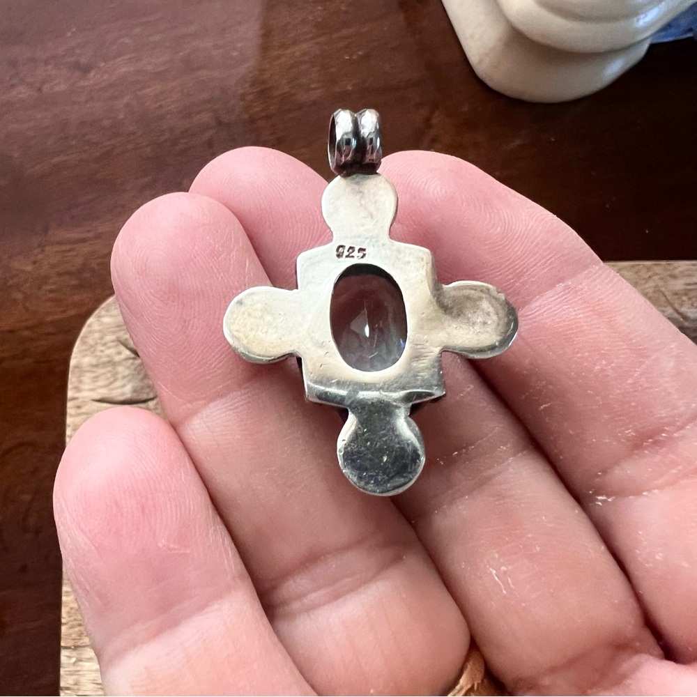 Vintage sterling Silver Cross Pendant with Blue topaz gemstone gorgeous - Picture 6 of 7